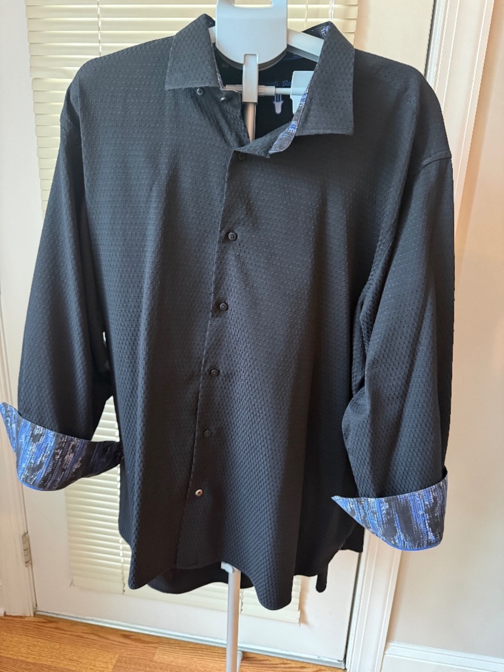 Visconti Black Men’s 3XLB Textured Black Button Down Shirt Blue Contrast Cuffs